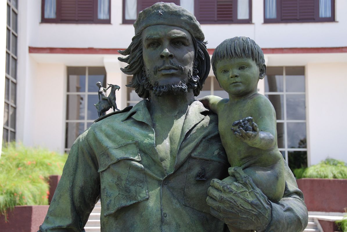 32 Cuba - Santa Clara - Bronze Statue of Che Guevarra and the Child of the Revolution Close Up